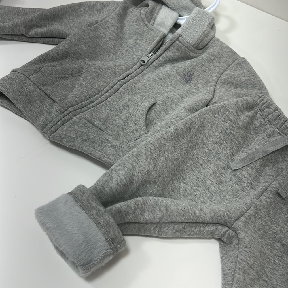 Baby gap size 3 to 6 month to pieces, sweat, jacket, and sweatpants - Picture 6 of 6